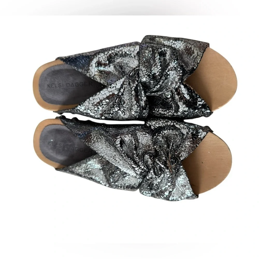 Kelsi Dagger Metallic Silver Crackle Brooklyn Clog 5.5